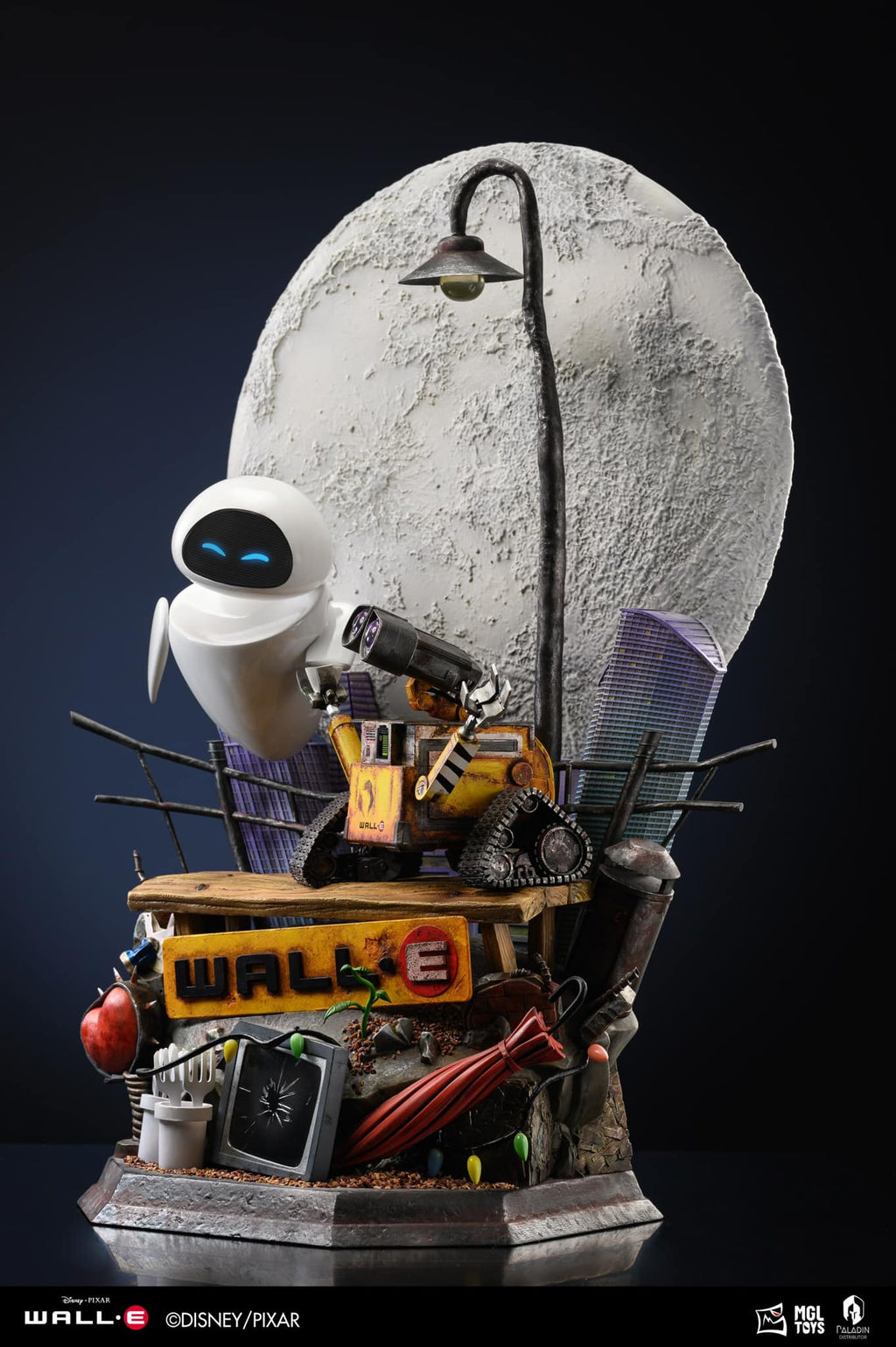 MGL TOYS x Paladin Disney Pixar Wall E and Eve